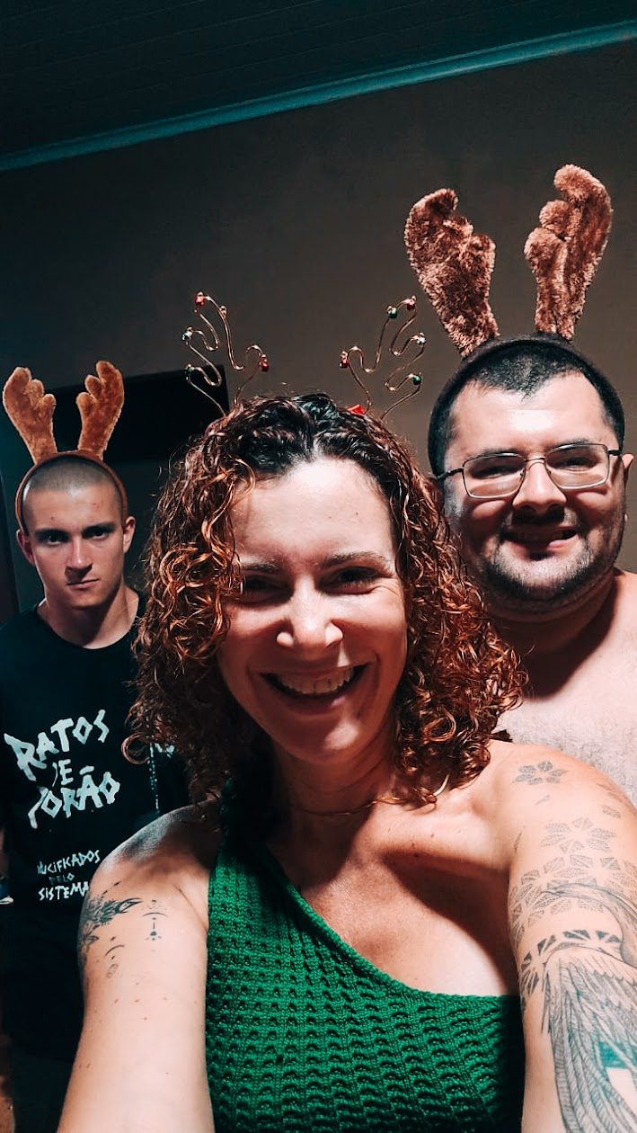 Jaya com os dois filhos, Alexandre e Rafael